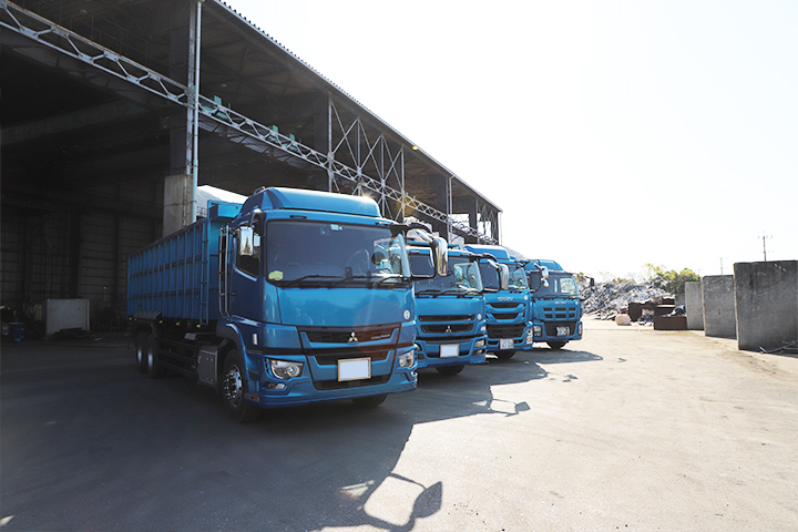 Five 25-ton dumper trucks and two 25-ton flat deck truck